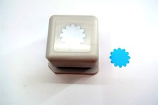Creative Memories Large SCALLOPED CIRCLE Paper Punch shape