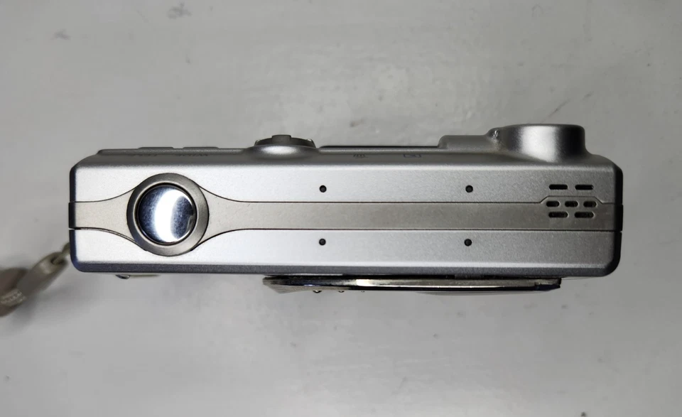 Konica Minolta DiMAGE G400 4.0MP Digital Camera + Charger + Battery + 1GB SD - Image 3 of 4