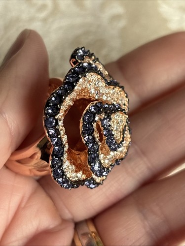 Park Lane Camelia Ring Rose Gold Tone Size 8 Euc Purple Rim Flower Pave Crystals - Picture 7 of 24