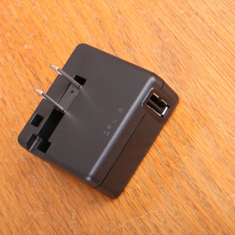 Cargador de batería adaptador USB genuino Nikon EH-69P AC para cámaras Coolpix Foto 3 de 3