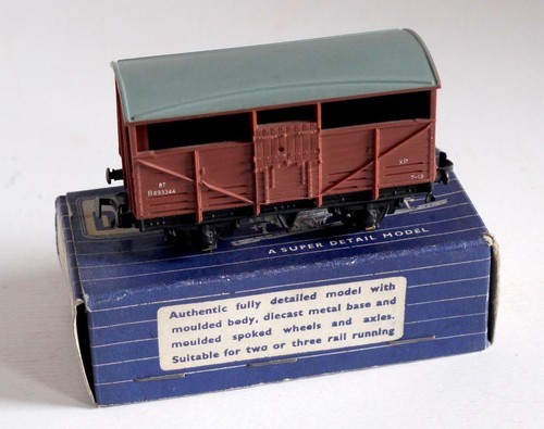HORNBY DUBLO (32021) SUPER DETAIL (SD6) 8 TON CATTLE WAGON BR (BOXED) - Picture 4 of 12
