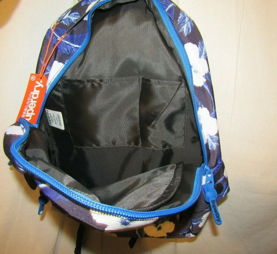 Mochila feminina superdry montana nova com etiquetas hibisco azul marinho - Imagem 3 de 3