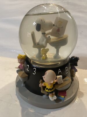 Westland Gifts Peanuts Snoopy Back To School Music Snowglobe 6