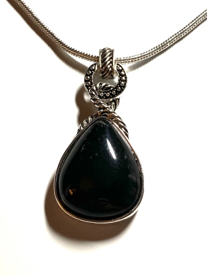 Ожерелье серебристого тона одиночная цепочка и черный каплевидный кулон - Изображение 2 из 4