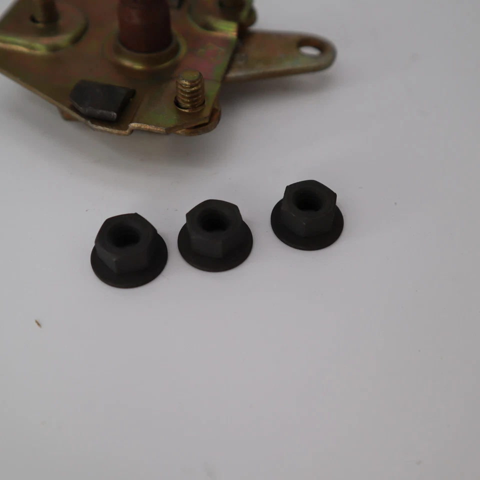 Mando a distancia con pestillo de puerta delantera derecho Ford D2FZ-6221818-B Mustang II 1974-78 Foto 4 de 4