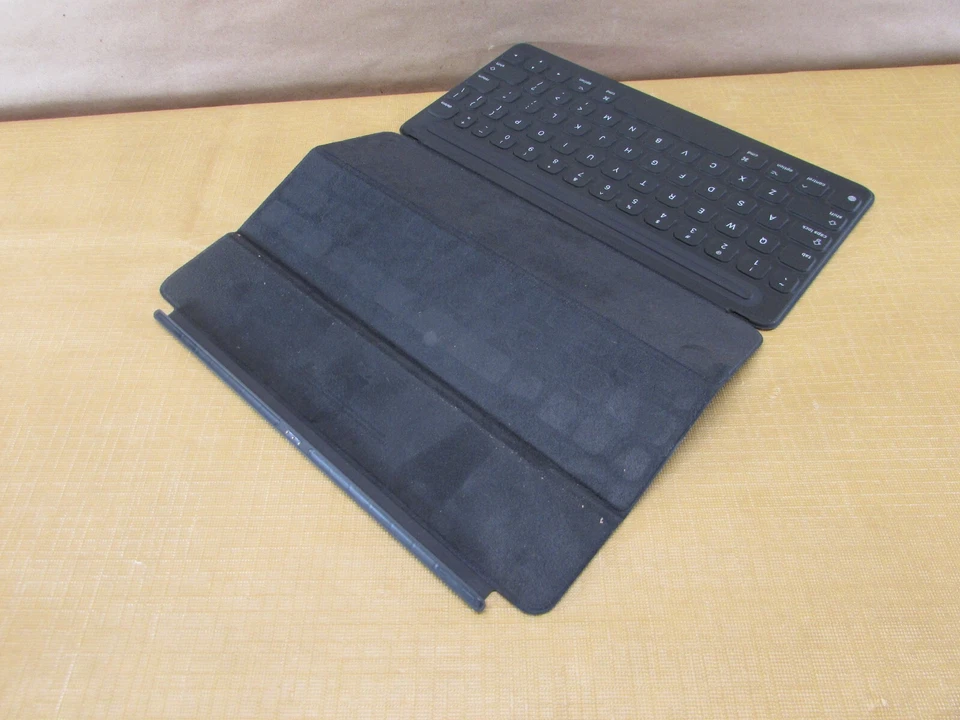 Apple Smart Keyboard for 10.5-inch iPad Pro - US English - Image 4 of 4