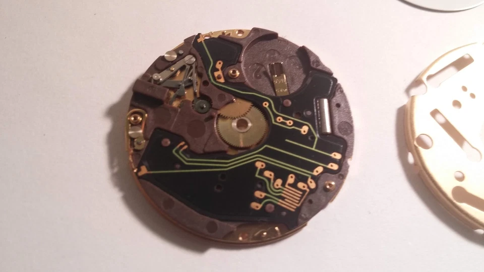 1 LOTE: WIDELING ETA 251.262 PIEZAS Movimiento Cuarzo para Reparación, Placa Base, Rueda Foto 3 de 4