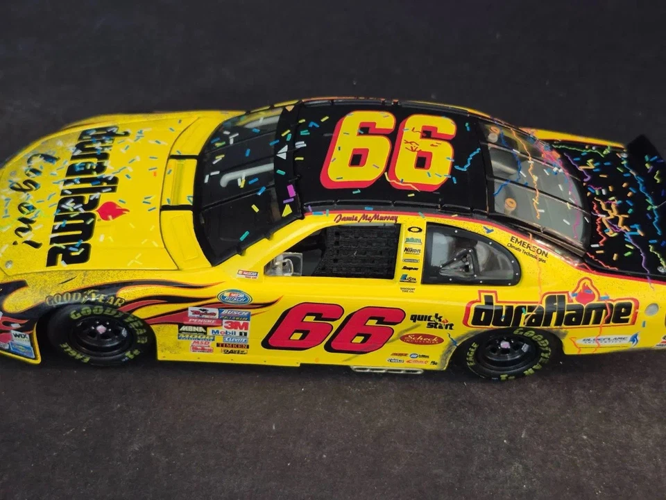 Acción 2004 Jamie McMurray #66 Duraflame Darlington Win Nascar 1:24 Diecast Foto 3 de 4