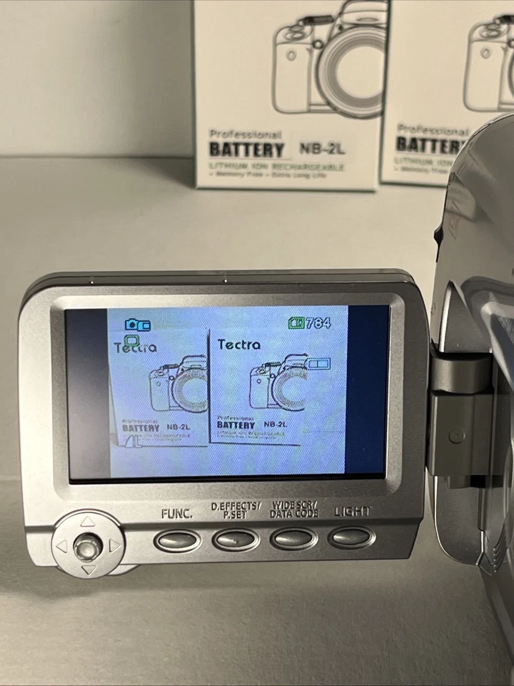 Canon ZR700 MiniDV Camcorder 25x Optical Zoom - W/ Charger And 2 New Batteries - Image 4 of 4