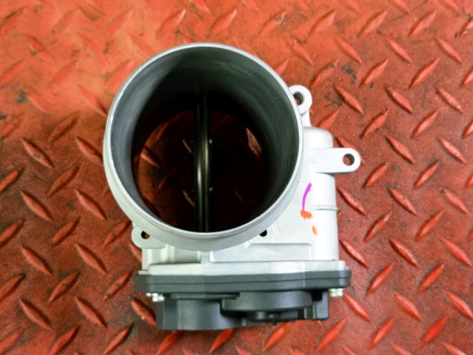 Carrocería de acelerador Cardone Reman 2006-2008 para Chevrolet Silverado 2500 3500 6,6 l Foto 2 de 4