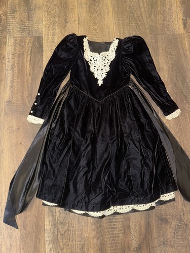 Storybook Heirlooms Girls Size 7 Velvet Black Lace Button Sleeves Vintage