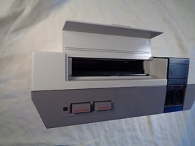 Low Serial # Original Rare NINTENDO  NES w/original hook ups 3 screw smooth top