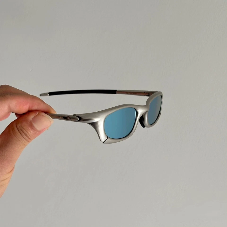 Nuevas gafas de sol Oakley Mag four lentes azul claro/marco de magnesio cuatro Foto 3 de 4