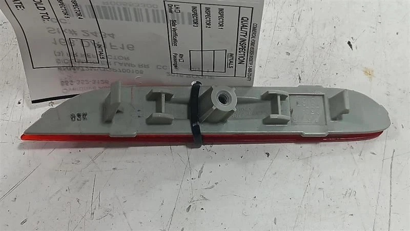 Luz de señalización trasera Nissan Rogue 2014 2015 2016 2017 Foto 3 de 4
