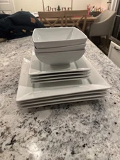 White porcelain dishwasher safe food network dish set 