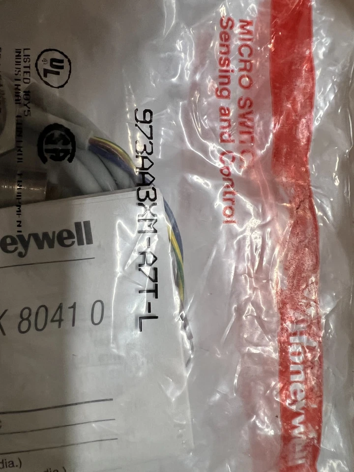 Interruptor de proximidad inductivo de barril roscado HONEYWELL 973AA3XM-A7T-L, 18mm. Foto 2 de 3