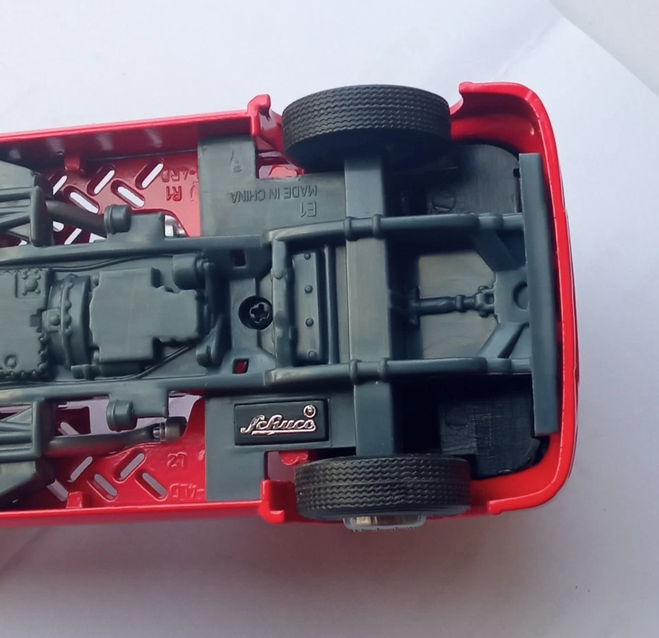 SCHUCO 1/43  Truck Mercedes Benz Tiger Race Team ESSO - Imagen 2 de 4