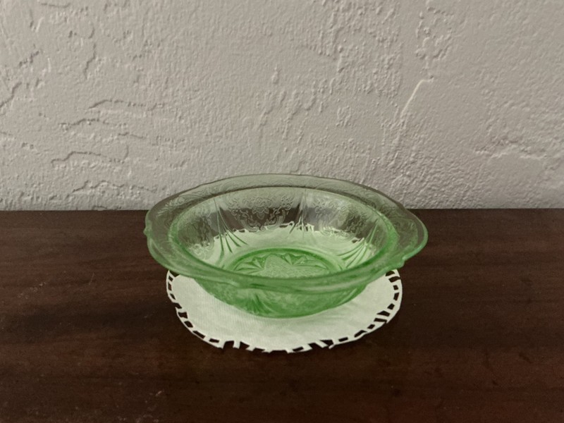 Hazel Atlas Uranium Green  Royal Lace Berry/Fruit Bowl 5 3/8”, Excellent Cond