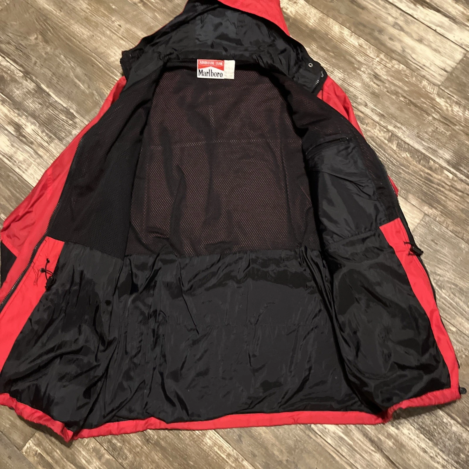 VINTAGE Marlboro Adventure Team Jacket Large Red Windbreaker Rain Hood See Pics - product detail image 8