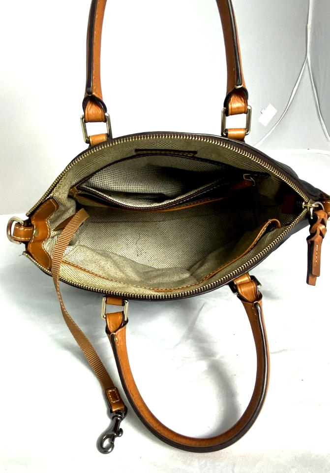 Bolso de Hombro Dooney & Bourke Cuero Negro Tostado Convertible Darci Cremallera Superior Foto 4 de 4