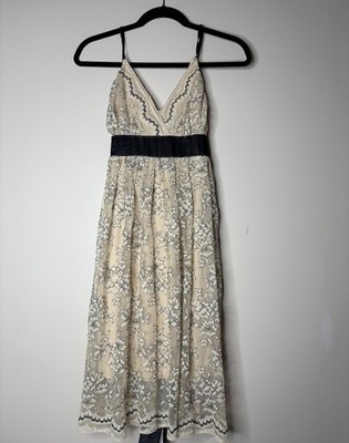 Karlie cream and black floral lace dress. Chic Elegant Size L In Juniors.