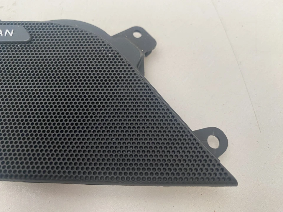 JAGUAR XE X760 FRONT PASSENGER SIDE DOOR TWEETER SPEAKER COVER TRIM GX7318C863AC - Image 3 of 4