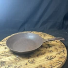 Vintage Unmarked Wagner Cast Iron Chef Skillet 9 Inch w/ Thumb Handle