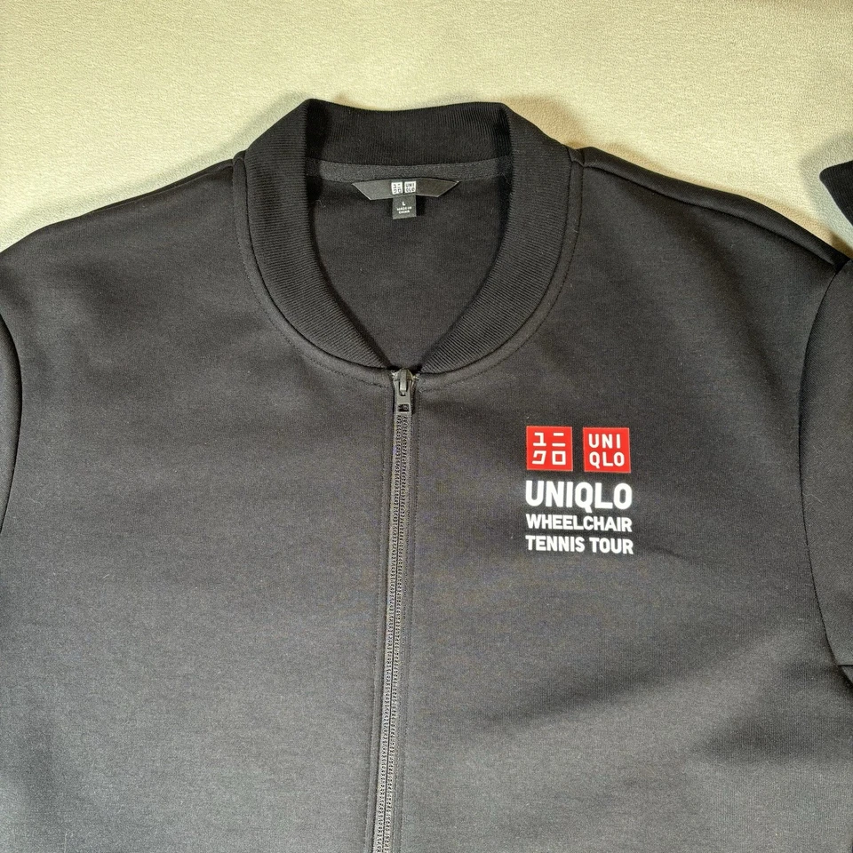 Chaqueta grande Uniqlo silla de ruedas tenis gira Roger Federer ITF Novac Djokovic Foto 4 de 4