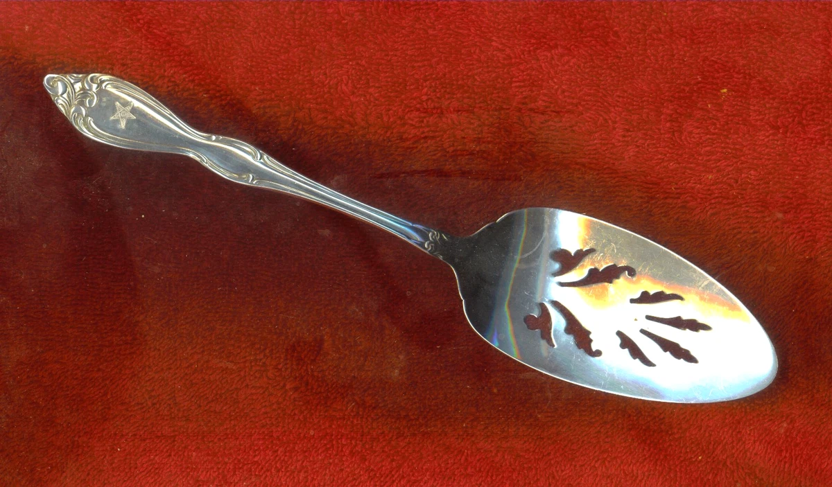 Wm. Rogers A Cake/Pie Server Antique US Silver-Plated Flatware for