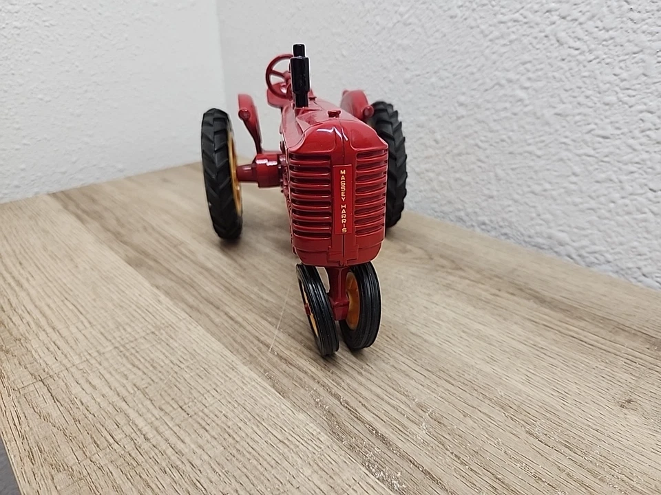 Ertl Massey Harris 44  Tractor ORIGINAL 1/16 Scale Diecast - Image 3 of 4