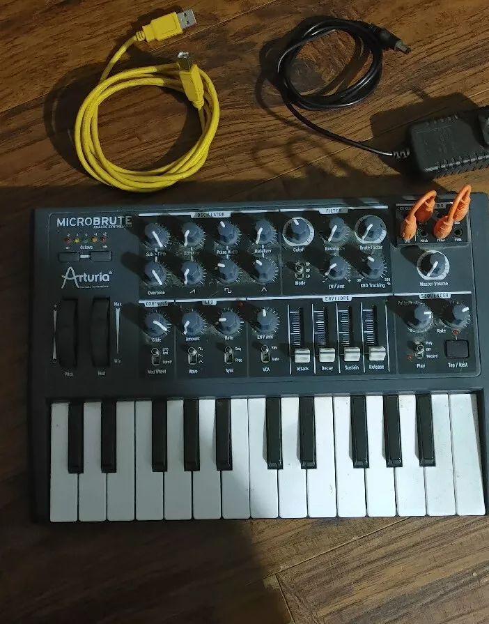 Arturia MicroBrute 25 Key Analog Synthesizer USB MIDI With Cables