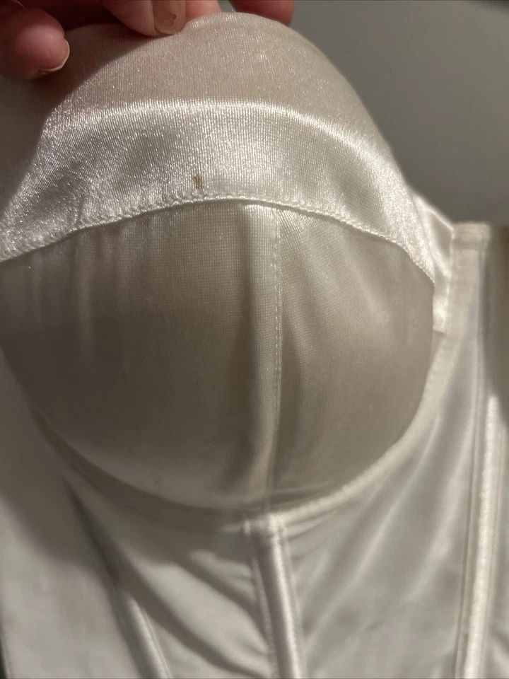 VTG 90’s Frederick’s of hollywood White Corset 36C - Image 2 of 4