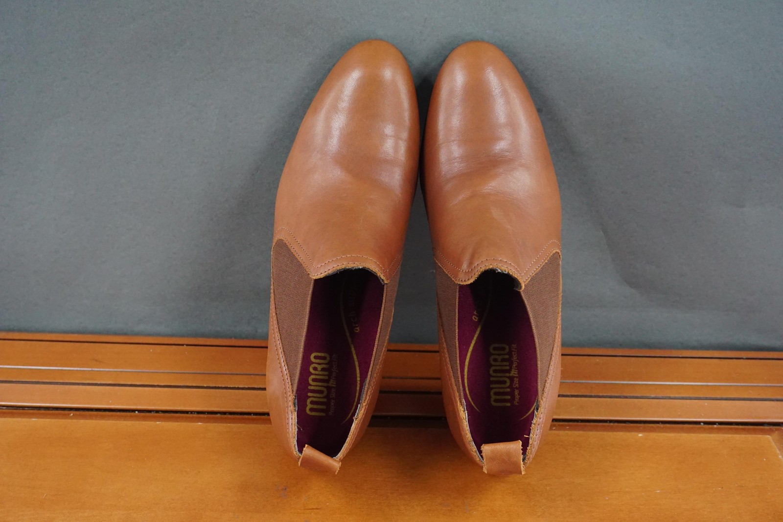 Munro Boots Womens 8.5 US Brown Leather Chelsea Ankle Booties Comfort