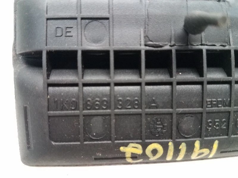 2007 Volkswagen Golf GTI консоль резиновый монета вставить PN: 1K063328 - Изображение 3 из 4