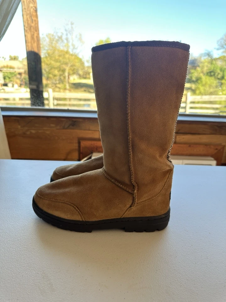 Botas Ugg Ultra Altas Tasman Trenzadas Castaño con Forro de Lana Talla 9W Foto 3 de 4