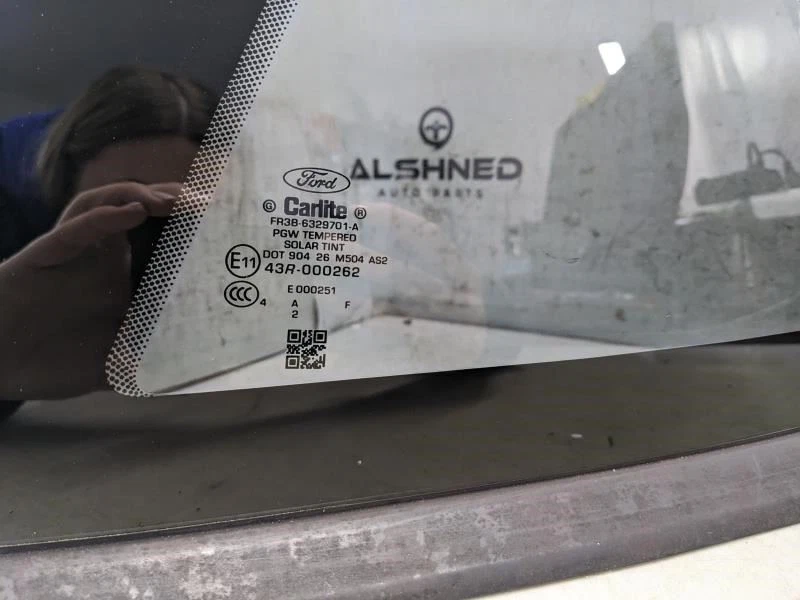Ford Mustang 2015-2017 cuarto de vidrio fijo trasero izquierdo FR3B-6329701-AF OEM Foto 2 de 4