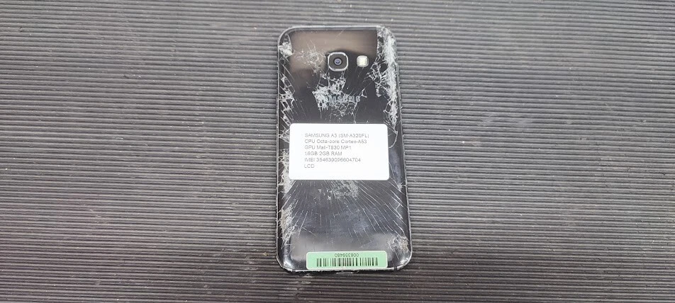 Samsung Galaxy A3 SM-A320FL - Schermo Rotto Funzionante - Immagine 4 di 4