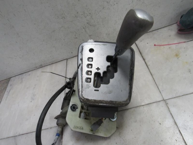 2010 SUBARU FORESTER FLOOR GEAR SHIFTER - Image 4 of 4