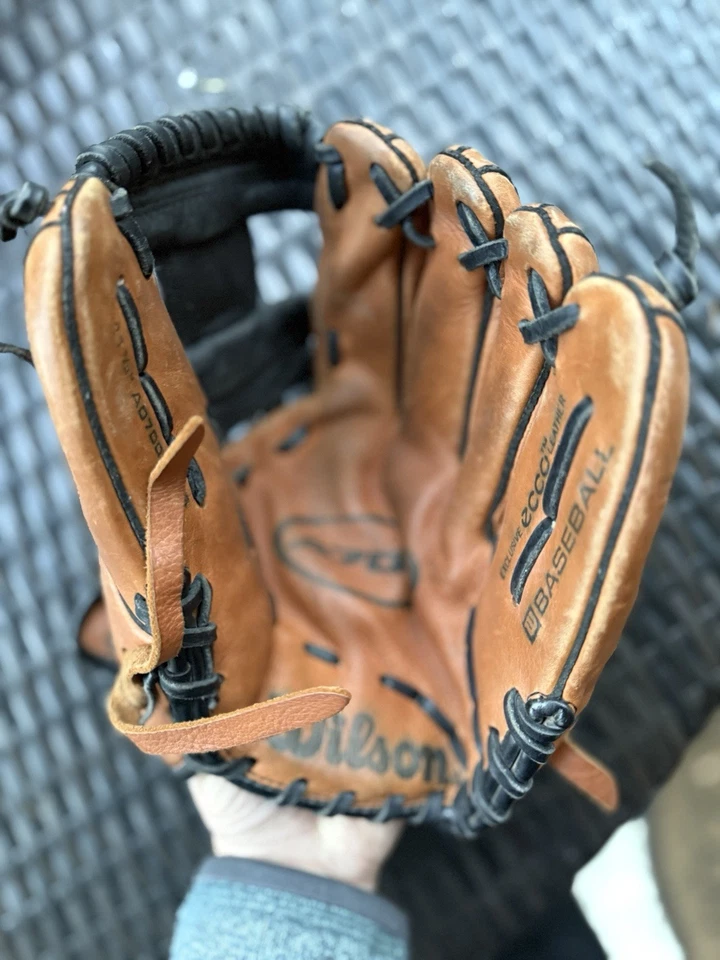 Wilson A700 1786 11.5 英寸棒球手套-独家 Ecco 皮革-RHT — 第 3/4 张图片