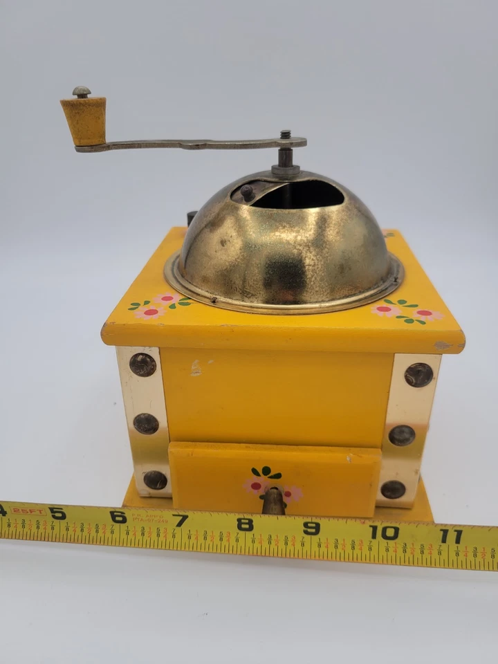 Старинная винтажная шведская кофемолка в народном искусстве желтая с цветочным рисунком металл дерево - Изображение 4 из 4