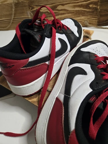 Scarpe Nike Air Jordan 1 Low OG GS 'Black Toe' giovani taglia 7 anni allevate CZ0858 106