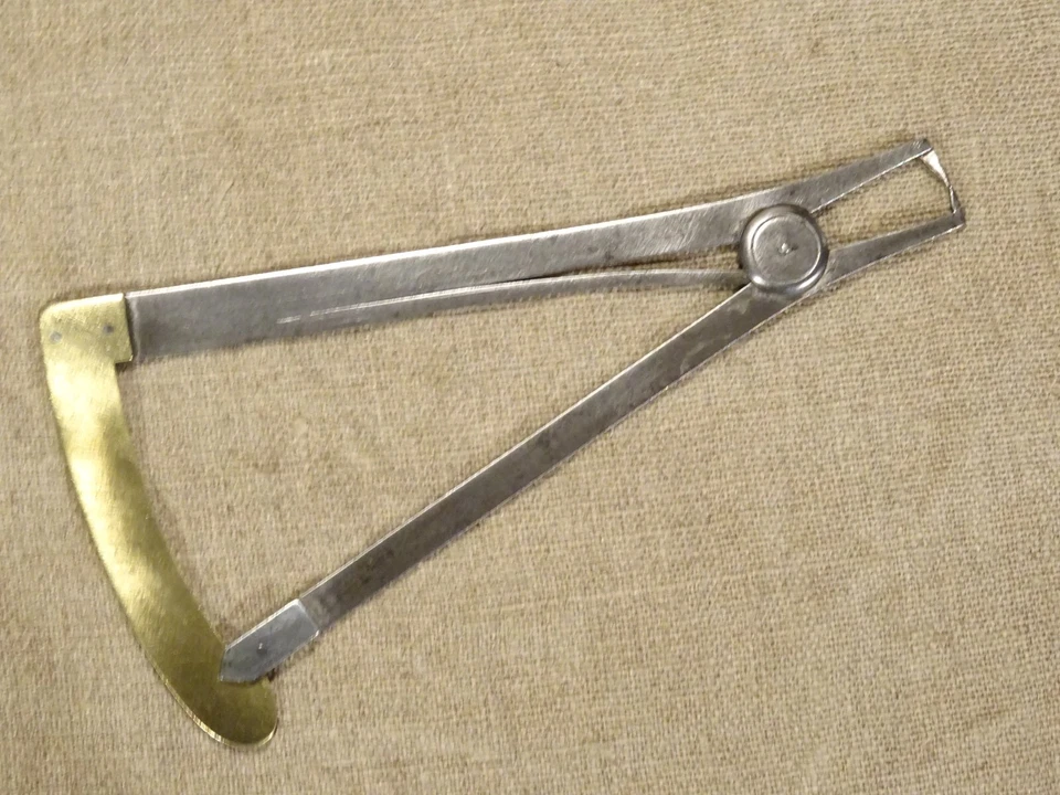 Outil ancien de mesure calibre compas  horloger - Photo 2/4