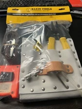 KLEIN TOOLS ELECTRICIAN'S TOOL SET - Model 5300- Pouch/Belt/10 Tools - NEW