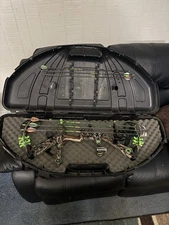 Mathews Creed Solo Cam Compound Bow with Arrows and Hardcase 2013 model
