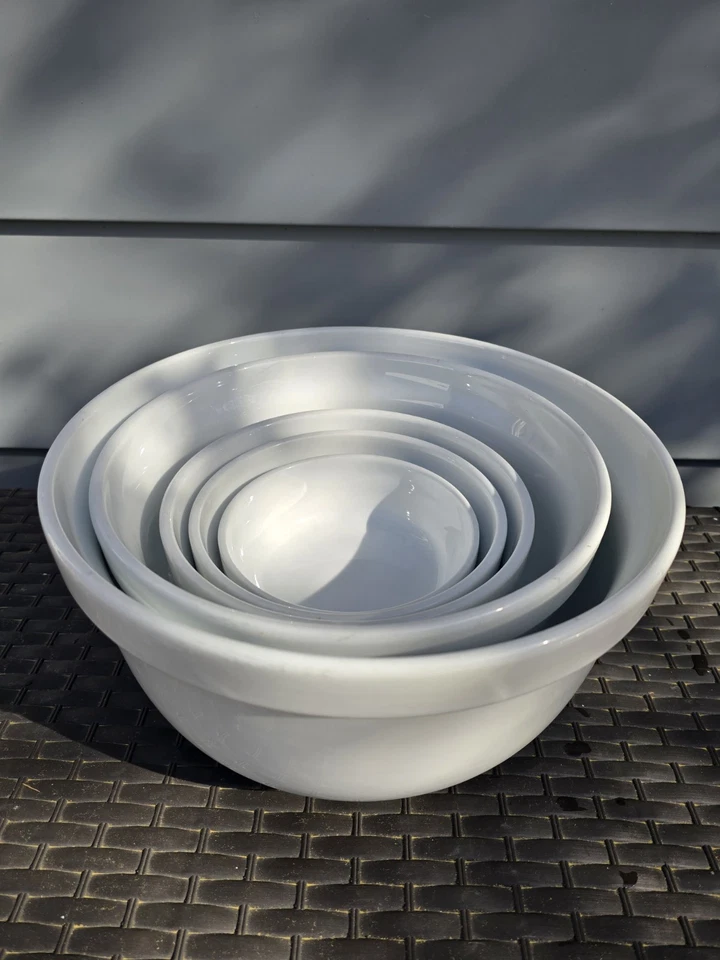 Cuencos mezcladores Tom's Diner de Oneida Nesting Foto 3 de 3