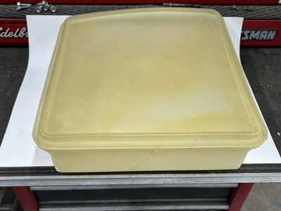 Clear Square Tupperware Container With Lid 9-1/2 x9-1/2 x3 