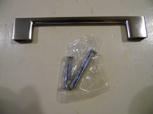 Top Knobs Satin Nickel Door/Drawer Bar Pull 5 in. Center to Center, 6-1/8 L - Picture 1 of 2