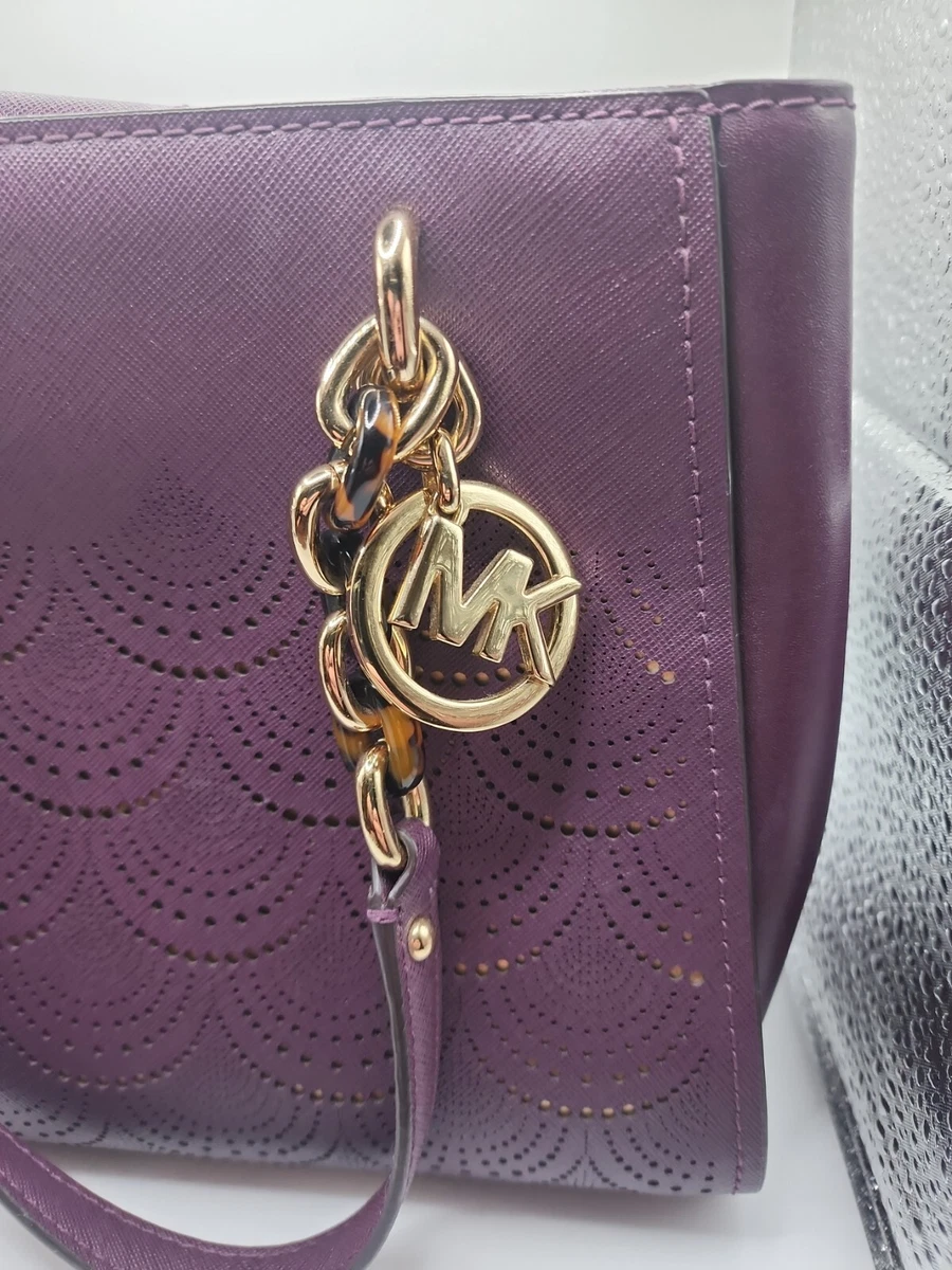 Michael kors scalloped wallet outlet