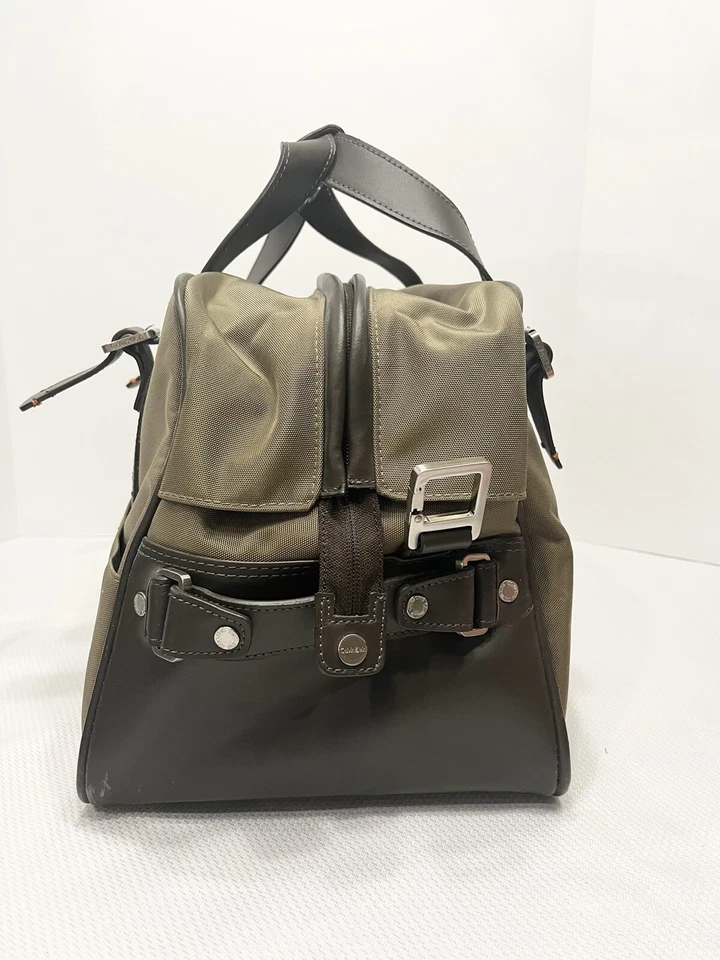 Bolso de viaje para pasar la noche Calvin Klein de nailon imitación cuero verde 12"x18"x10" Foto 4 de 4