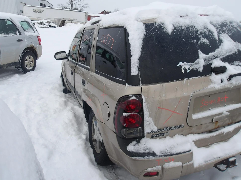 Used Rear Right Door Vent Glass Rear fits: 2004 Chevrolet Trailblazer w/privacy - Image 3 of 4